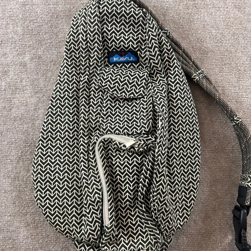 KAVU Rope Bag Sling Backpack Black Cream Chevron Canvas Crossbody Hiking Travel